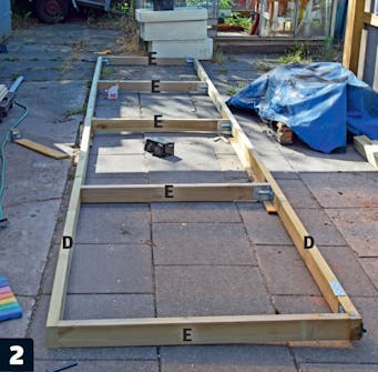 Skyveport: Siste stender (E) monteres. Skyveport: Siste stender (E) monteres.